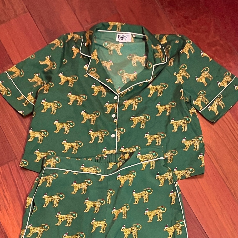 Boufants and Broken Hearts!!! Christmas leopard print Green Pajama Set  sz S